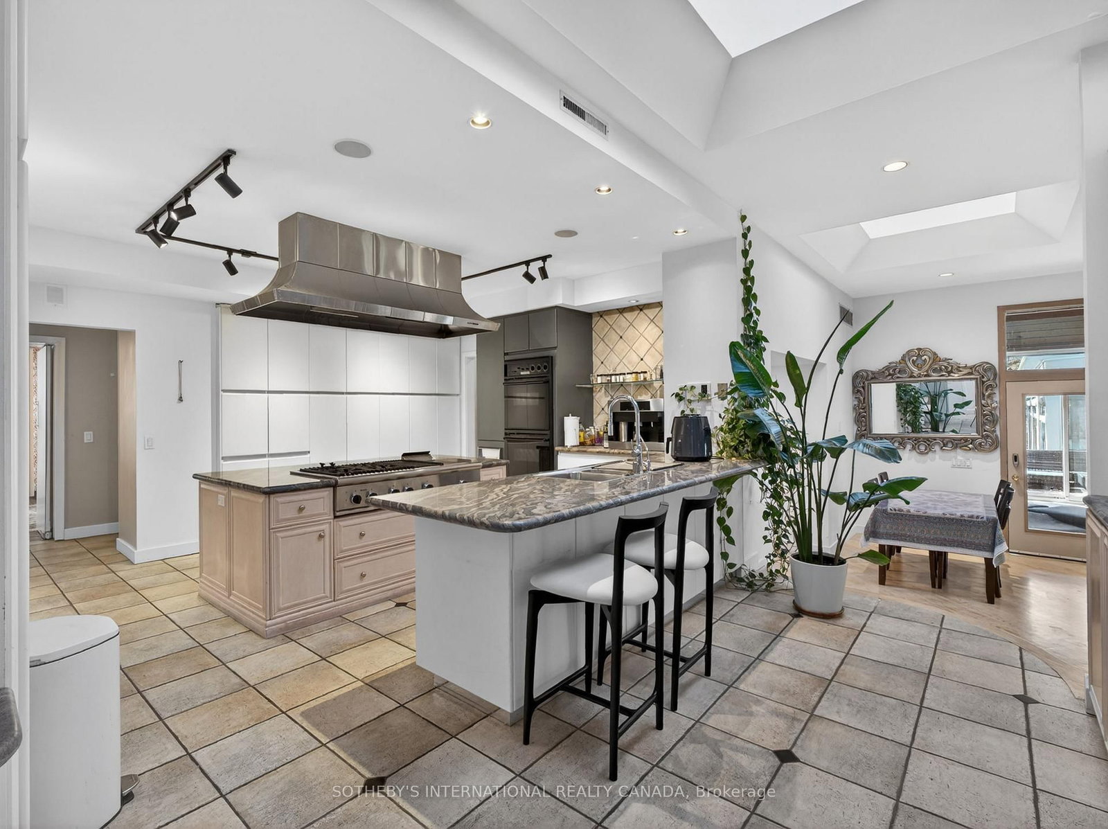 39 Burton Rd, Toronto — 9
