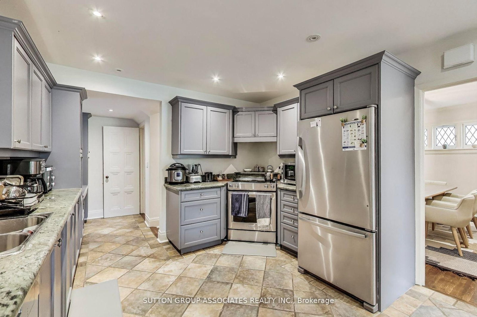 202 Forest Hill Rd, Toronto — 10