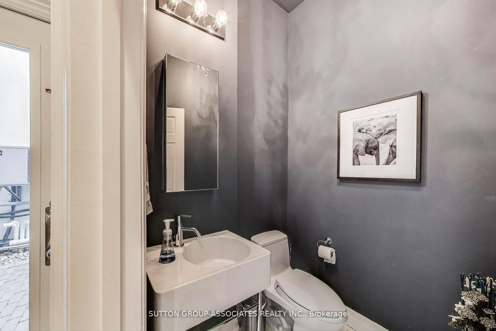 202 Forest Hill Rd, Toronto — 12