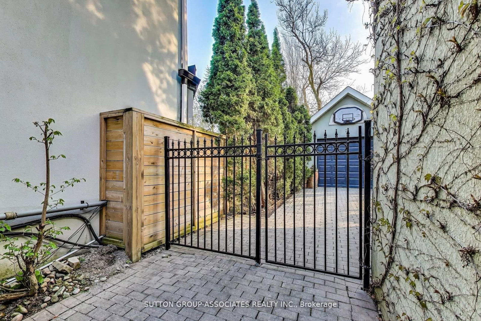 202 Forest Hill Rd, Toronto — 15