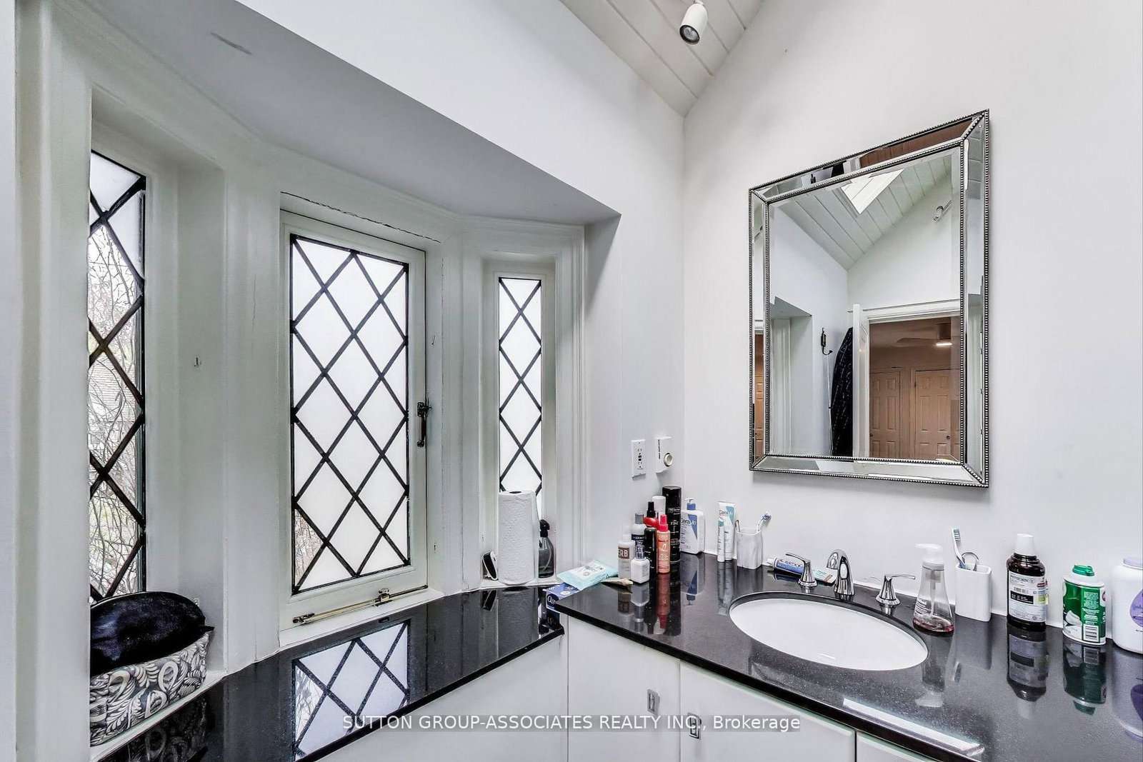 202 Forest Hill Rd, Toronto — 24