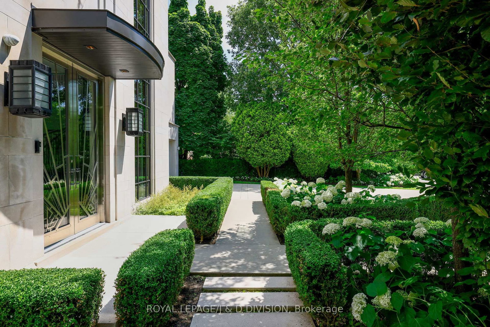 20 Forest Glen Cres, Toronto — 3