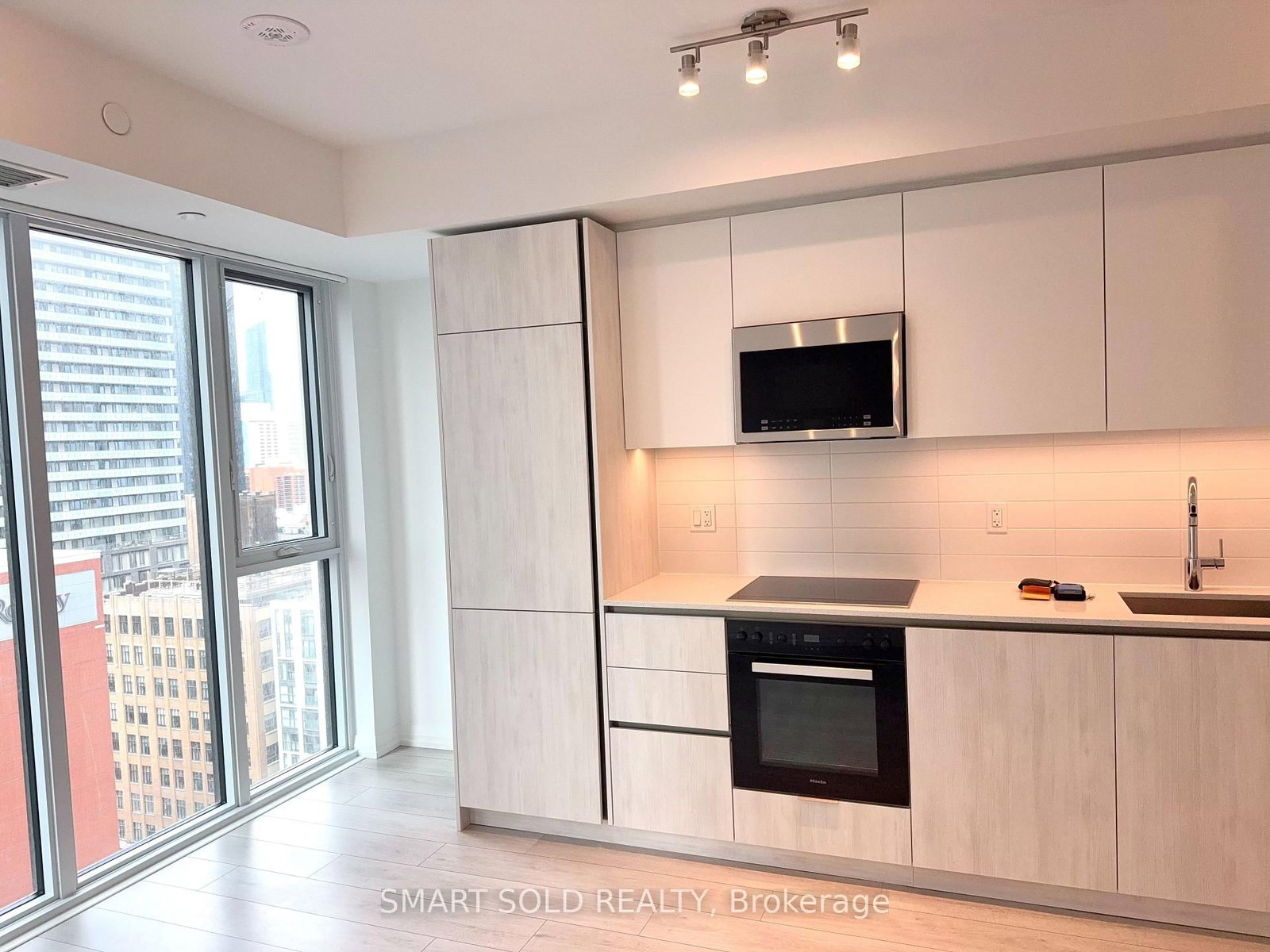1901-400 King St, Toronto — 3