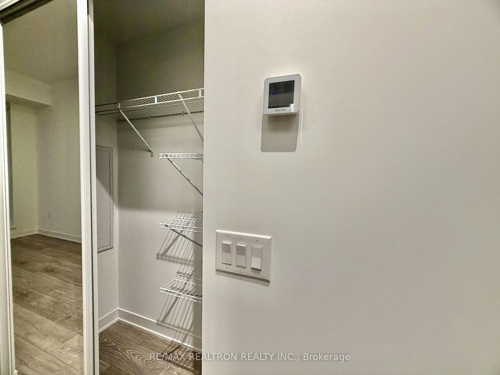 216-10 Oak St, Toronto — 10