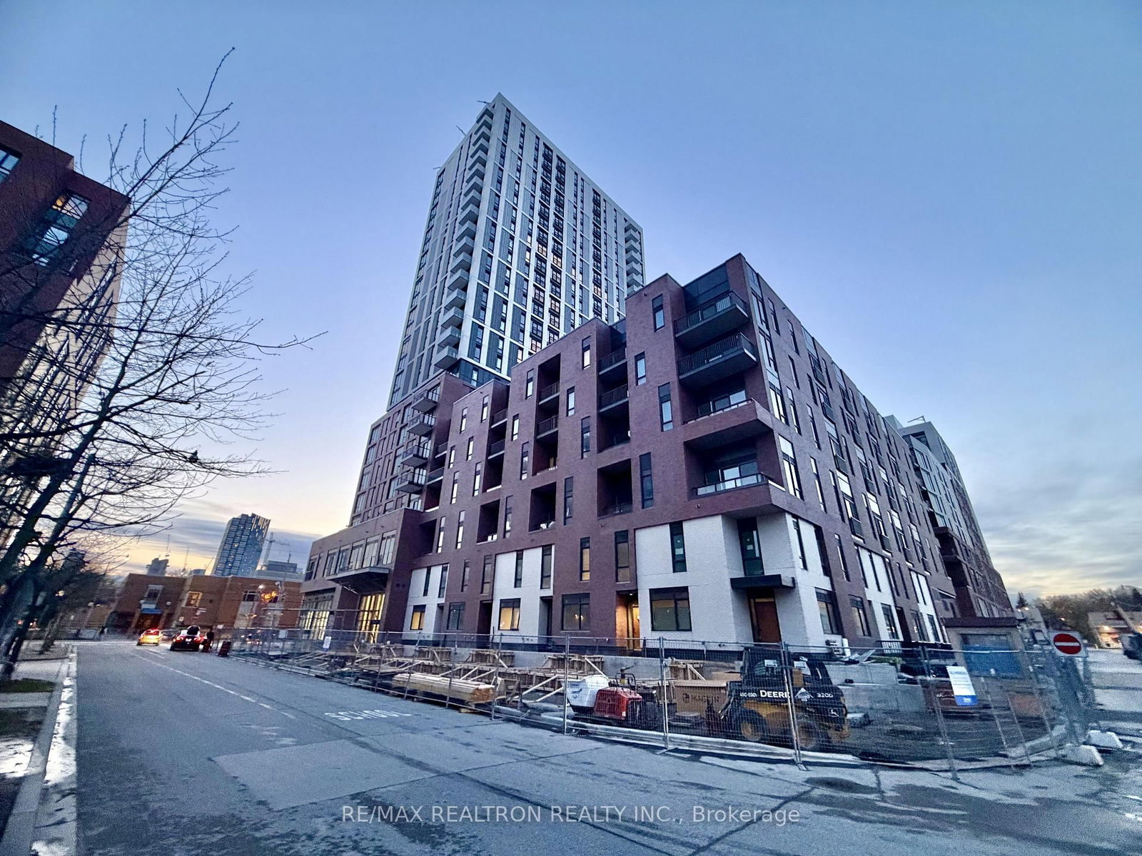 216-10 Oak St, Toronto — 2
