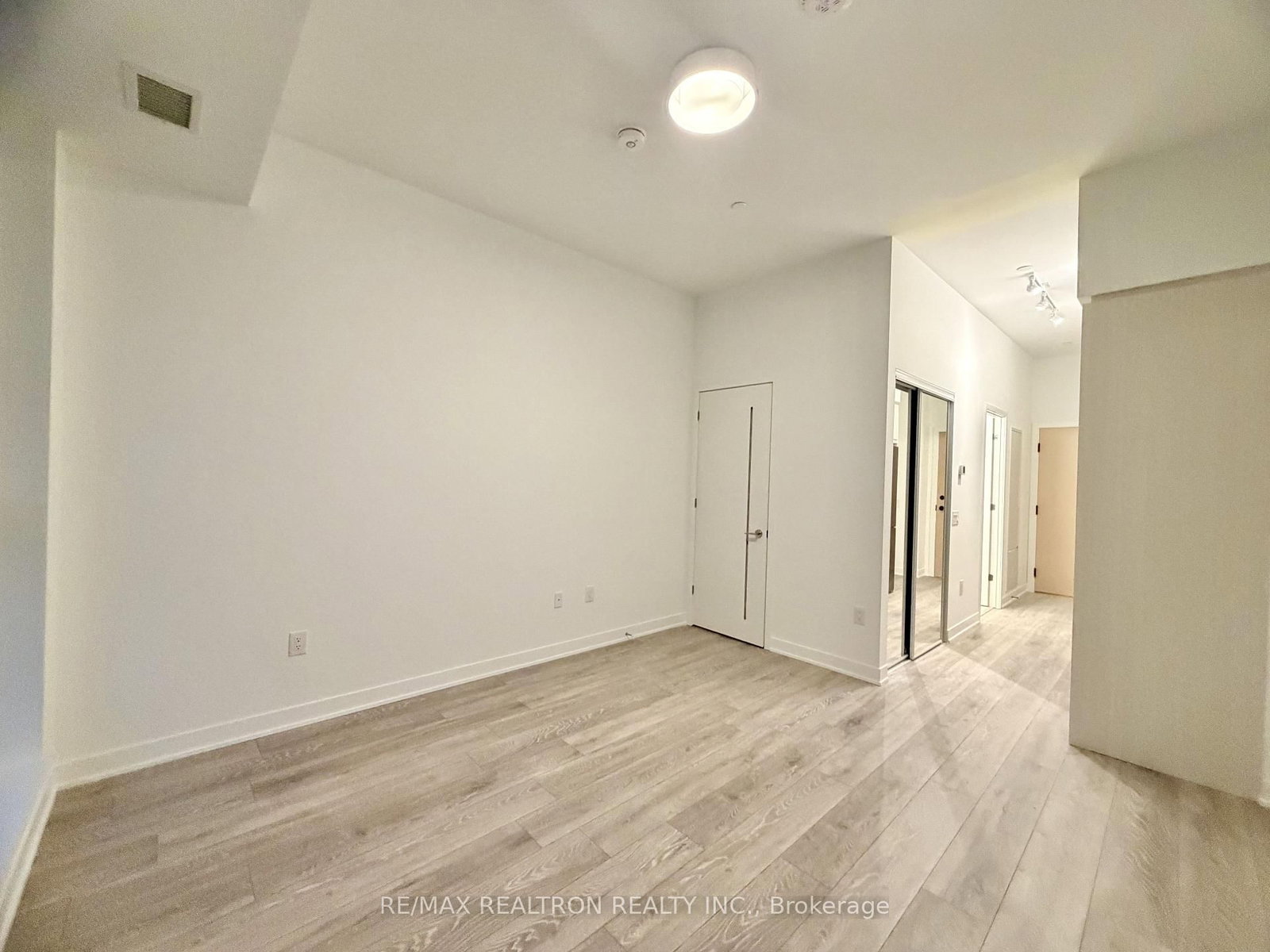 216-10 Oak St, Toronto — 4