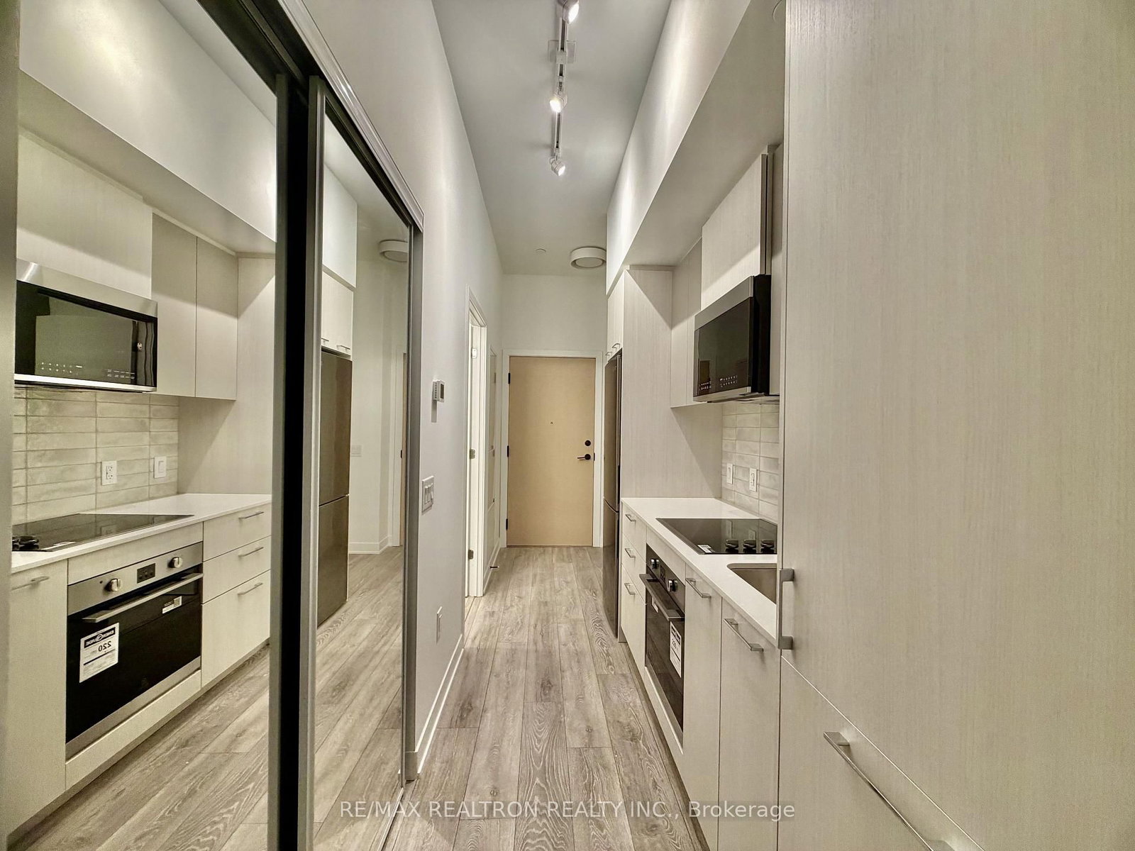 216-10 Oak St, Toronto — 5