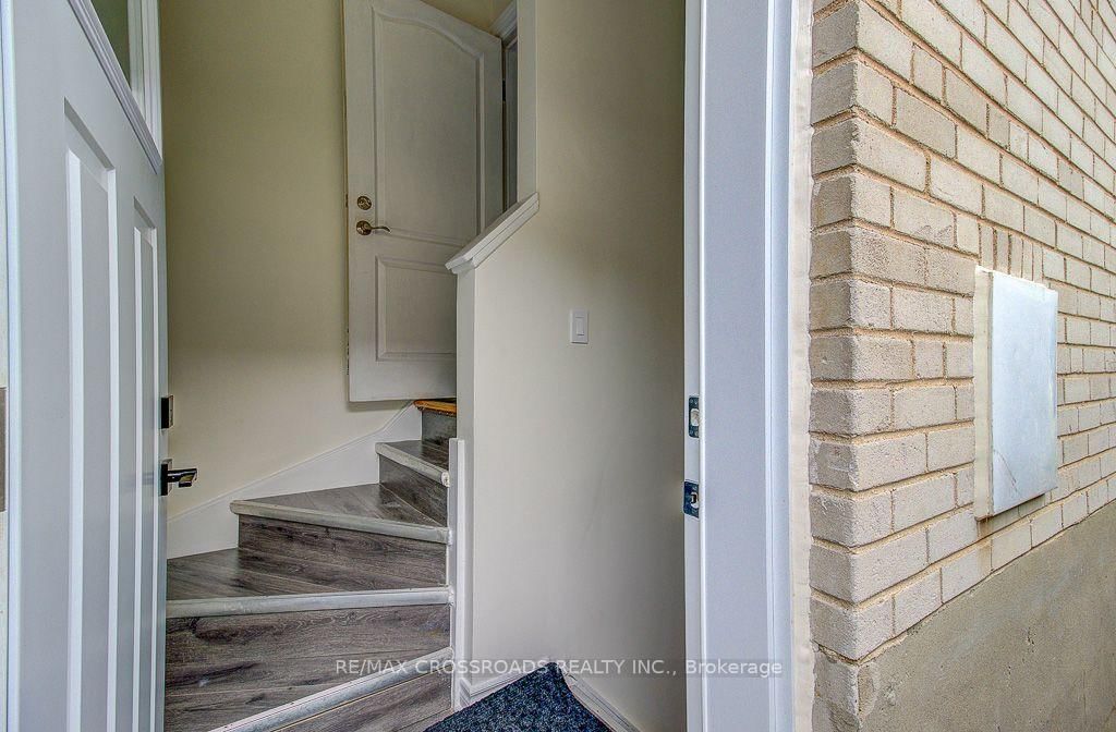 55 Gondola Cres, Toronto — 3