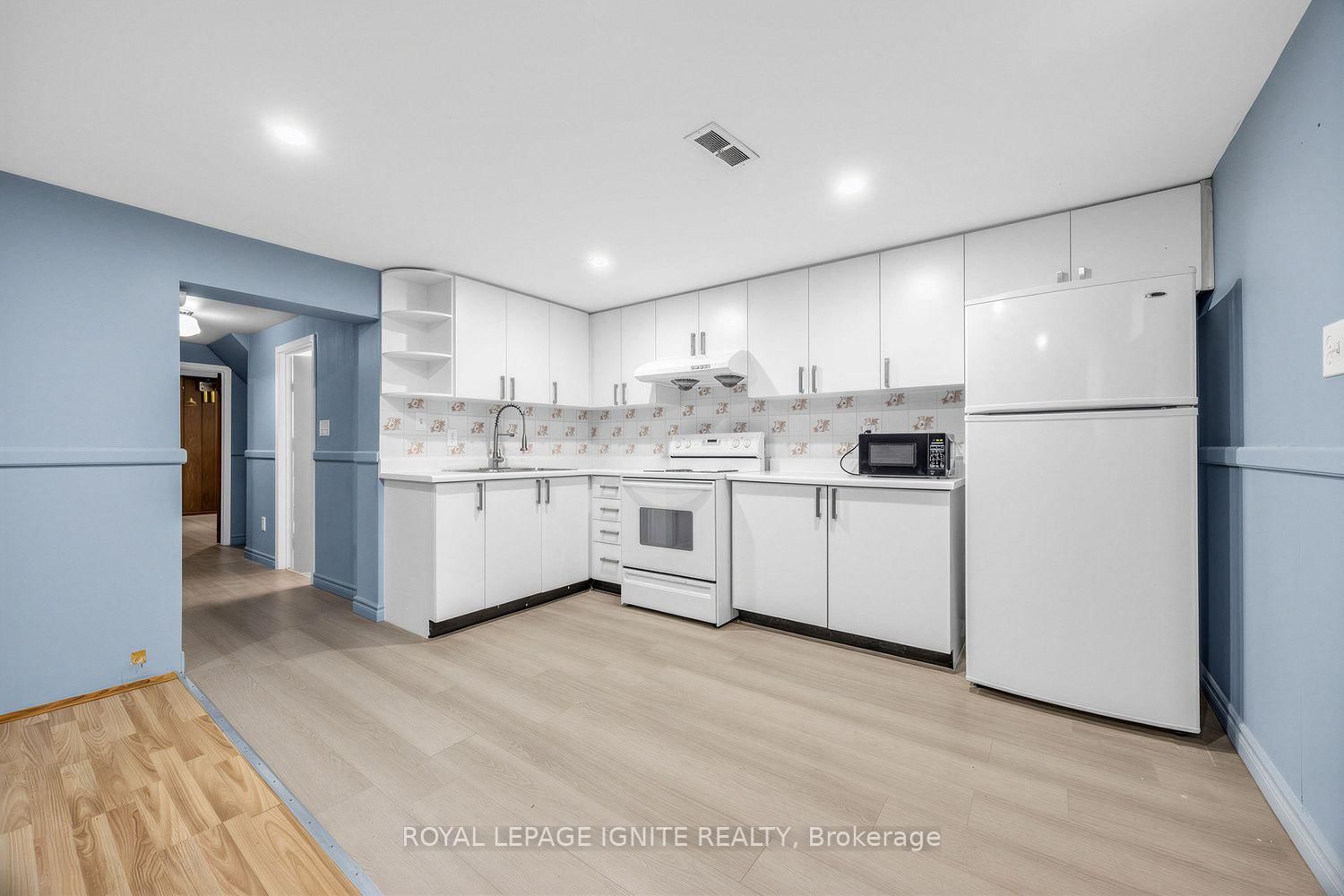 Bsmt-61 Jarwick Dr, Toronto — 16